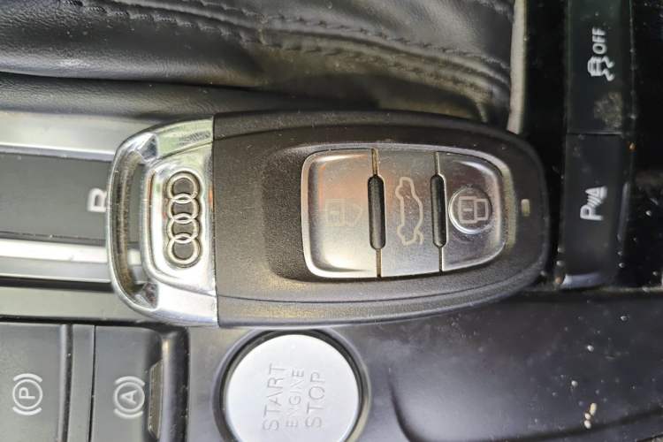 Used Audi Q5 2018 Collector's Edition 40 TFSI Technology Model Vehicle Key