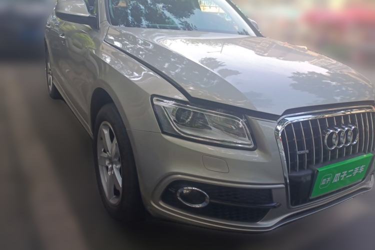 Used Audi Q5 2018 Collector's Edition 40 TFSI Technology Model Front Right 45 Deg
