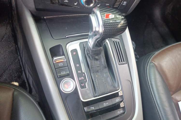 Used Audi Q5 2018 Collector's Edition 40 TFSI Technology Model Gear Lever