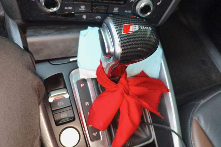 Used Audi Q5 2018 Collector's Edition 40 TFSI Technology Model Gear Lever