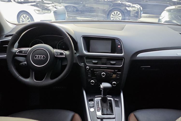 Used Audi Q5 2018 Collector's Edition 40 TFSI Technology Model Interior 1