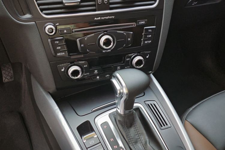 Used Audi Q5 2018 Collector's Edition 40 TFSI Technology Model Interior 3