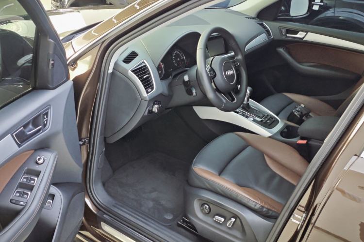 Used Audi Q5 2018 Collector's Edition 40 TFSI Technology Model Interior 4