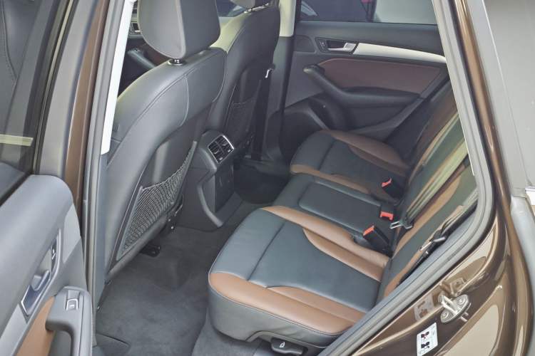Used Audi Q5 2018 Collector's Edition 40 TFSI Technology Model Interior 5
