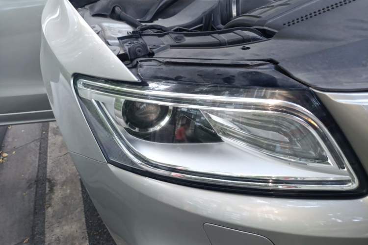 Used Audi Q5 2018 Collector's Edition 40 TFSI Technology Model Right Front Headlight