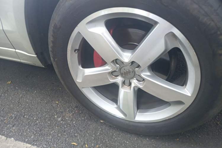 Used Audi Q5 2018 Collector's Edition 40 TFSI Technology Model Right Front Wheel Hub