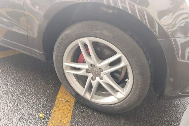 Used Audi Q5 2018 Collector's Edition 40 TFSI Technology Model Right Front Wheel Hub