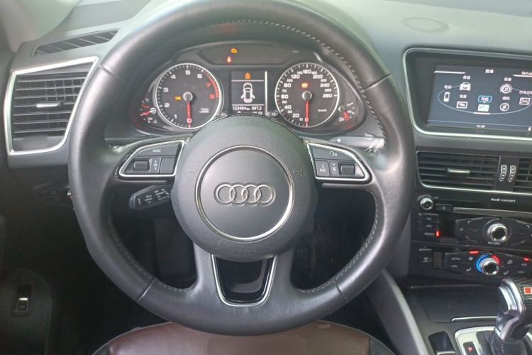 Used Audi Q5 2018 Collector's Edition 40 TFSI Technology Model Steering Wheel