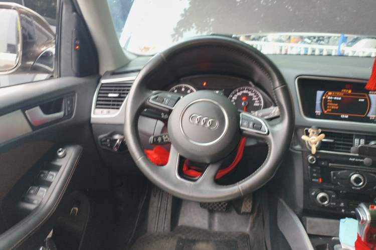 Used Audi Q5 2018 Collector's Edition 40 TFSI Technology Model Steering Wheel