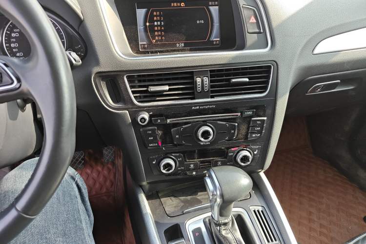Used Audi Q5 2018 Collector's Edition 40 TFSI Technology Model Audio And AC Panel