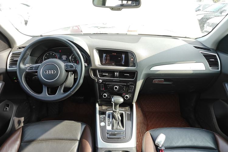Used Audi Q5 2018 Collector's Edition 40 TFSI Technology Model Center Console