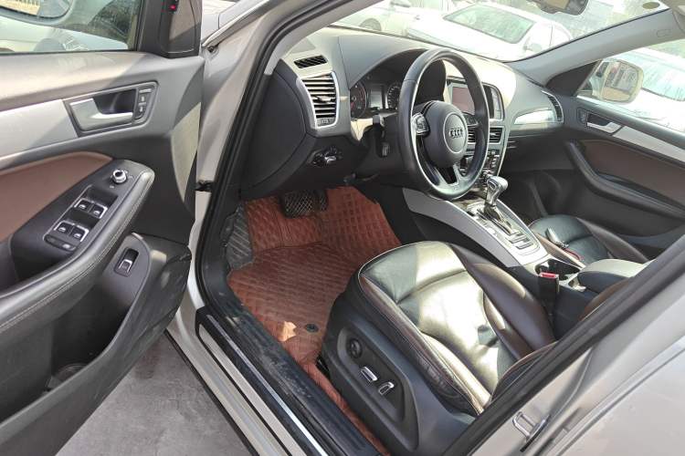 Used Audi Q5 2018 Collector's Edition 40 TFSI Technology Model Driver Seat