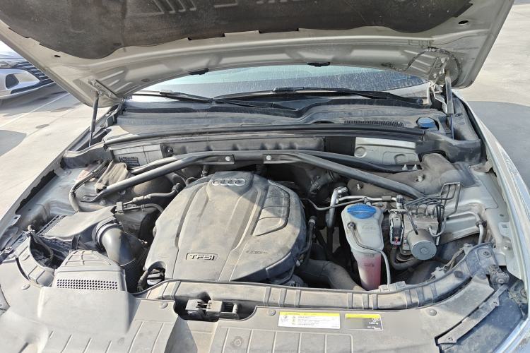 Used Audi Q5 2018 Collector's Edition 40 TFSI Technology Model Engine Bay