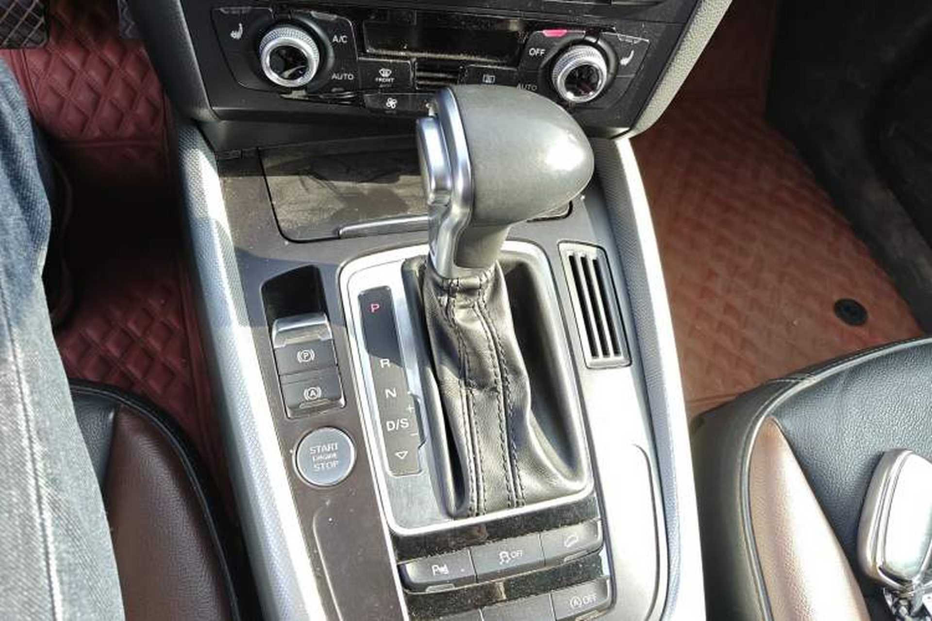 Used Audi Q5 2018 Collector's Edition 40 TFSI Technology Model Gear Lever