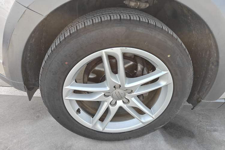 Used Audi Q5 2018 Collector's Edition 40 TFSI Technology Model Left Front Wheel Hub