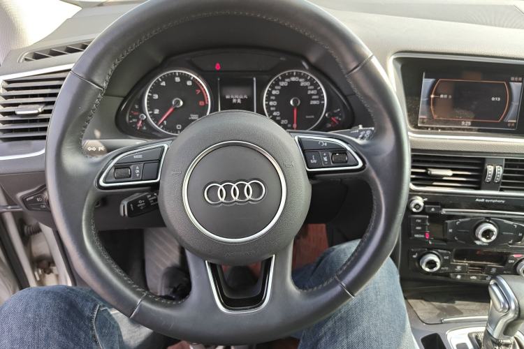Used Audi Q5 2018 Collector's Edition 40 TFSI Technology Model Steering Wheel