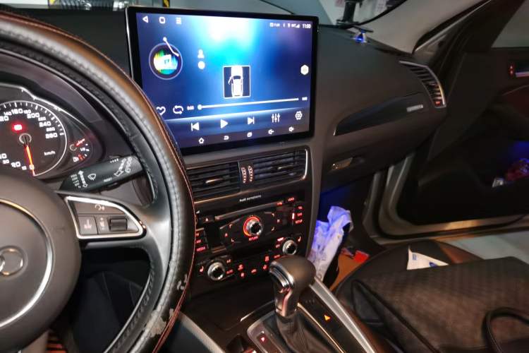 Used Audi Q5 2018 Collector's Edition 40 TFSI Technology Model Audio And AC Panel