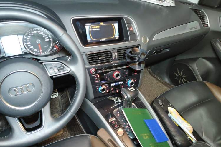 Used Audi Q5 2018 Collector's Edition 40 TFSI Technology Model Audio And AC Panel