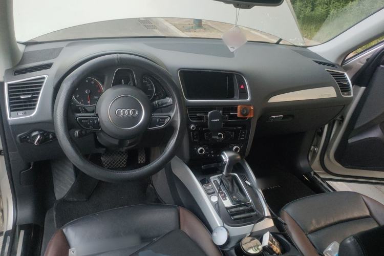 Used Audi Q5 2018 Collector's Edition 40 TFSI Technology Model Center Console
