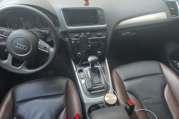 Used Audi Q5 2018 Collector's Edition 40 TFSI Technology Model Center Console