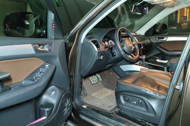 Used Audi Q5 2018 Collector's Edition 40 TFSI Technology Model Driver Seat