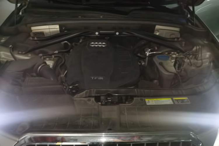 Used Audi Q5 2018 Collector's Edition 40 TFSI Technology Model Engine Bay