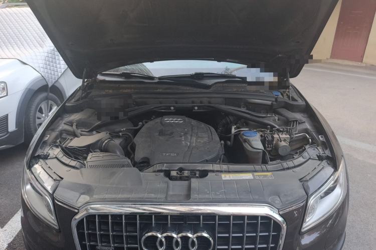 Used Audi Q5 2018 Collector's Edition 40 TFSI Technology Model Engine Bay