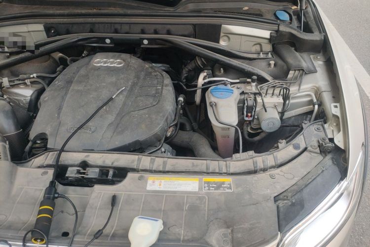 Used Audi Q5 2018 Collector's Edition 40 TFSI Technology Model Engine Bay Left