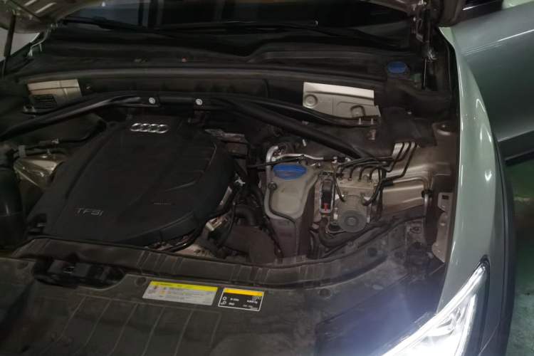 Used Audi Q5 2018 Collector's Edition 40 TFSI Technology Model Engine Bay Left