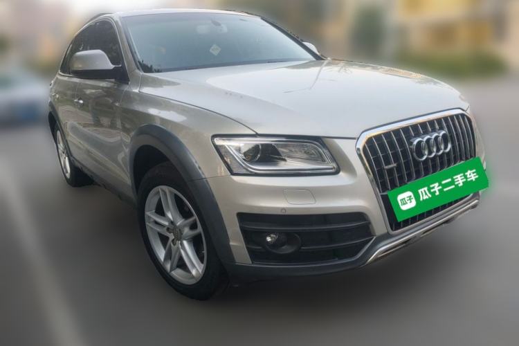 Used Audi Q5 2018 Collector's Edition 40 TFSI Technology Model Front Right 45 Deg