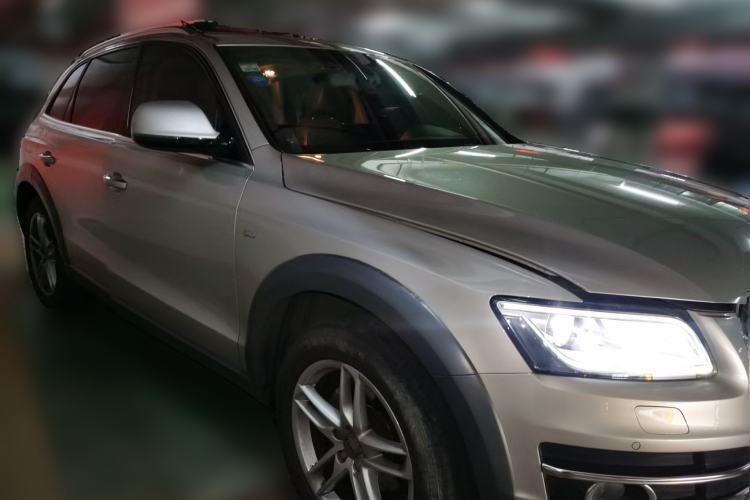Used Audi Q5 2018 Collector's Edition 40 TFSI Technology Model Front Right 45 Deg
