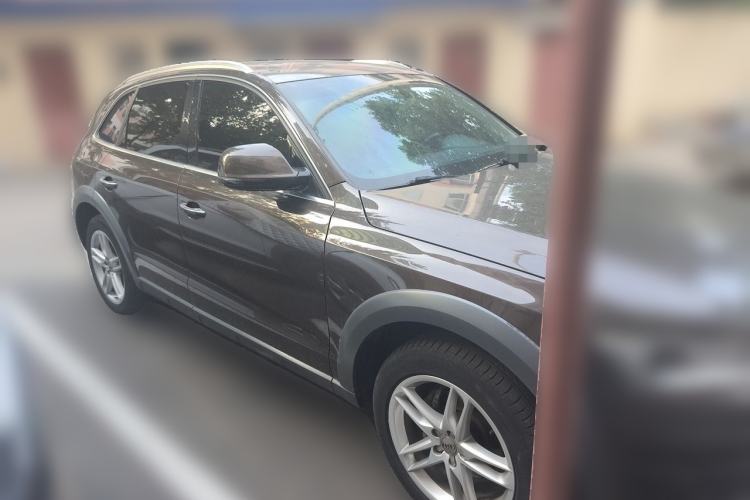 Used Audi Q5 2018 Collector's Edition 40 TFSI Technology Model Front Right 45 Deg