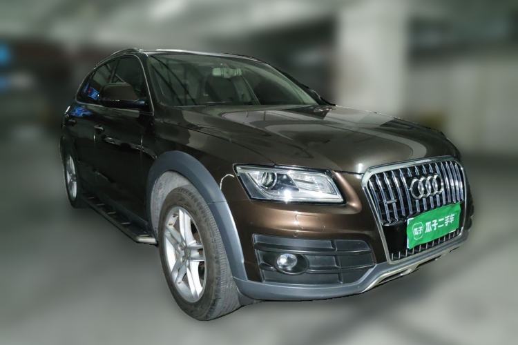Used Audi Q5 2018 Collector's Edition 40 TFSI Technology Model Front Right 45 Deg