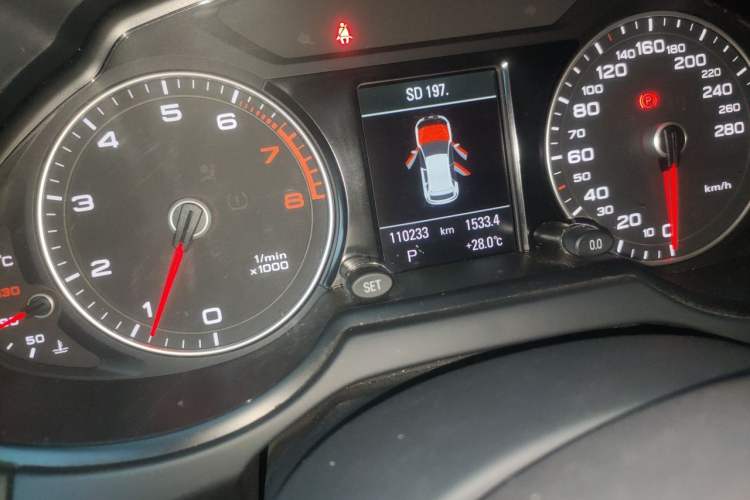 Used Audi Q5 2018 Collector's Edition 40 TFSI Technology Model Odometer Close Up