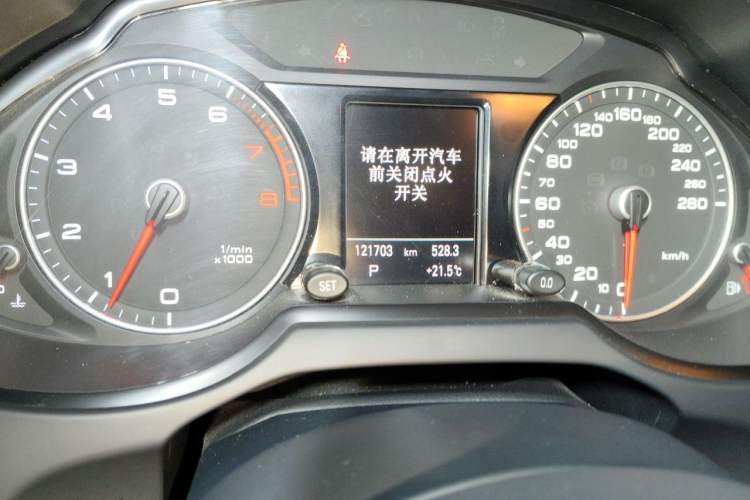 Used Audi Q5 2018 Collector's Edition 40 TFSI Technology Model Odometer Close Up