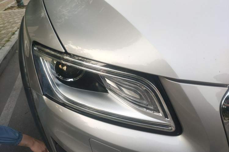 Used Audi Q5 2018 Collector's Edition 40 TFSI Technology Model Right Front Headlight