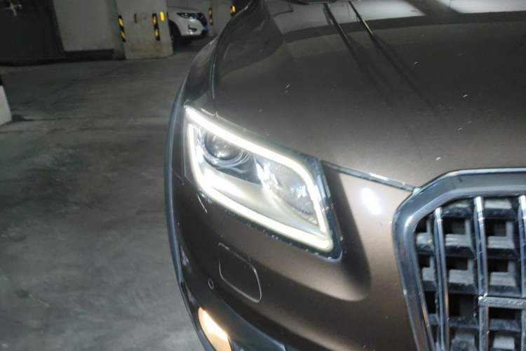 Used Audi Q5 2018 Collector's Edition 40 TFSI Technology Model Right Front Headlight