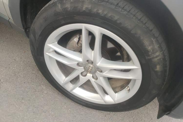Used Audi Q5 2018 Collector's Edition 40 TFSI Technology Model Right Front Wheel Hub