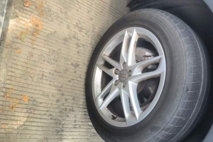 Used Audi Q5 2018 Collector's Edition 40 TFSI Technology Model Right Front Wheel Hub