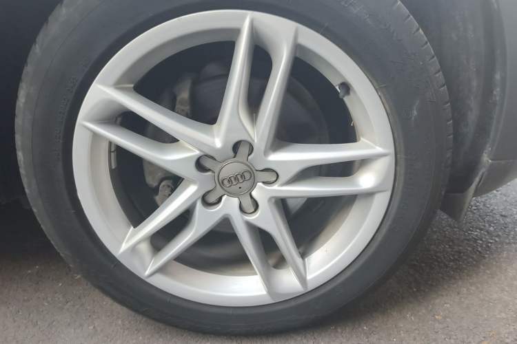 Used Audi Q5 2018 Collector's Edition 40 TFSI Technology Model Right Front Wheel Hub