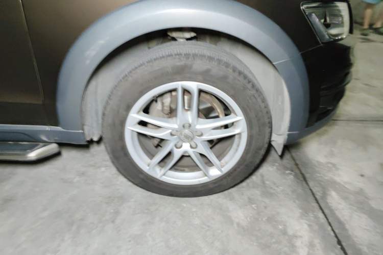 Used Audi Q5 2018 Collector's Edition 40 TFSI Technology Model Right Front Wheel Hub