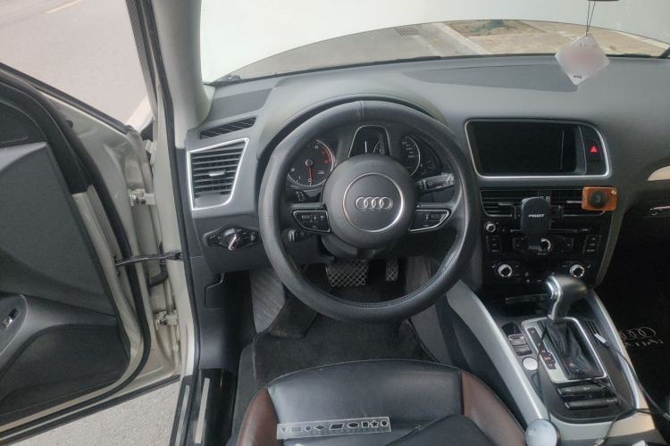 Used Audi Q5 2018 Collector's Edition 40 TFSI Technology Model Steering Wheel