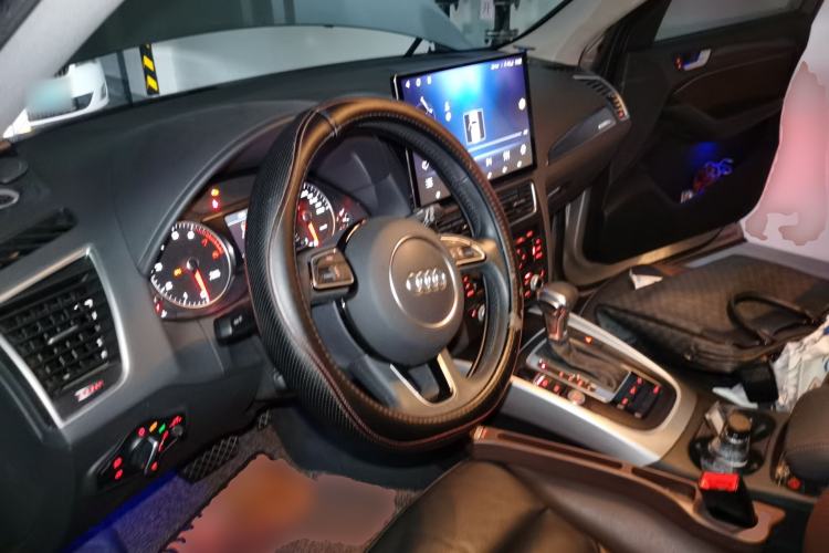 Used Audi Q5 2018 Collector's Edition 40 TFSI Technology Model Steering Wheel