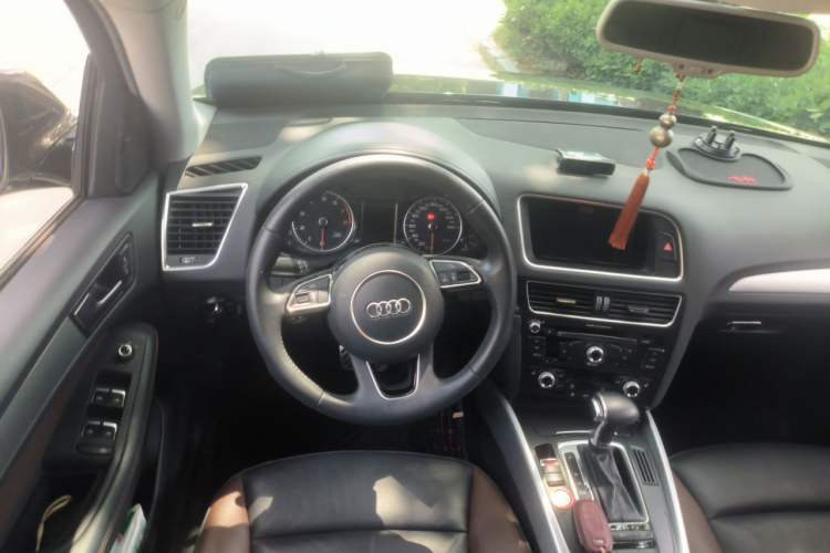 Used Audi Q5 2018 Collector's Edition 40 TFSI Technology Model Steering Wheel