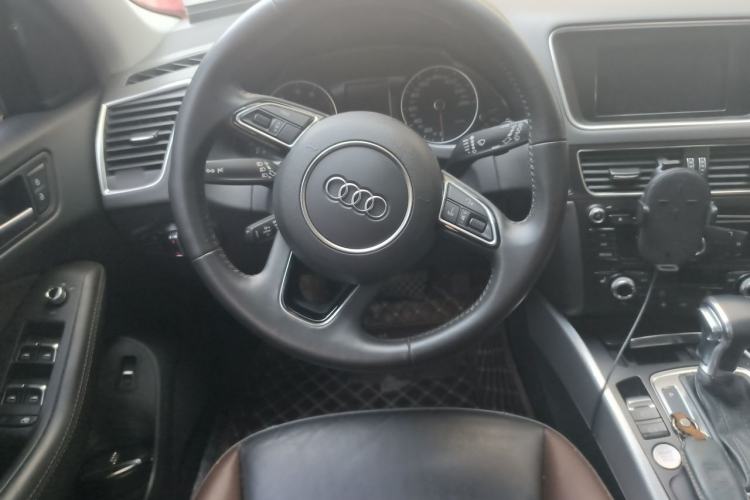 Used Audi Q5 2018 Collector's Edition 40 TFSI Technology Model Steering Wheel