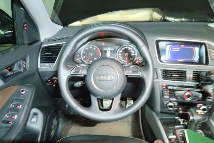 Used Audi Q5 2018 Collector's Edition 40 TFSI Technology Model Steering Wheel