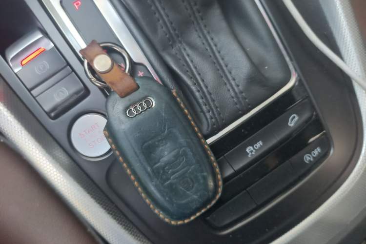Used Audi Q5 2018 Collector's Edition 40 TFSI Technology Model Vehicle Key