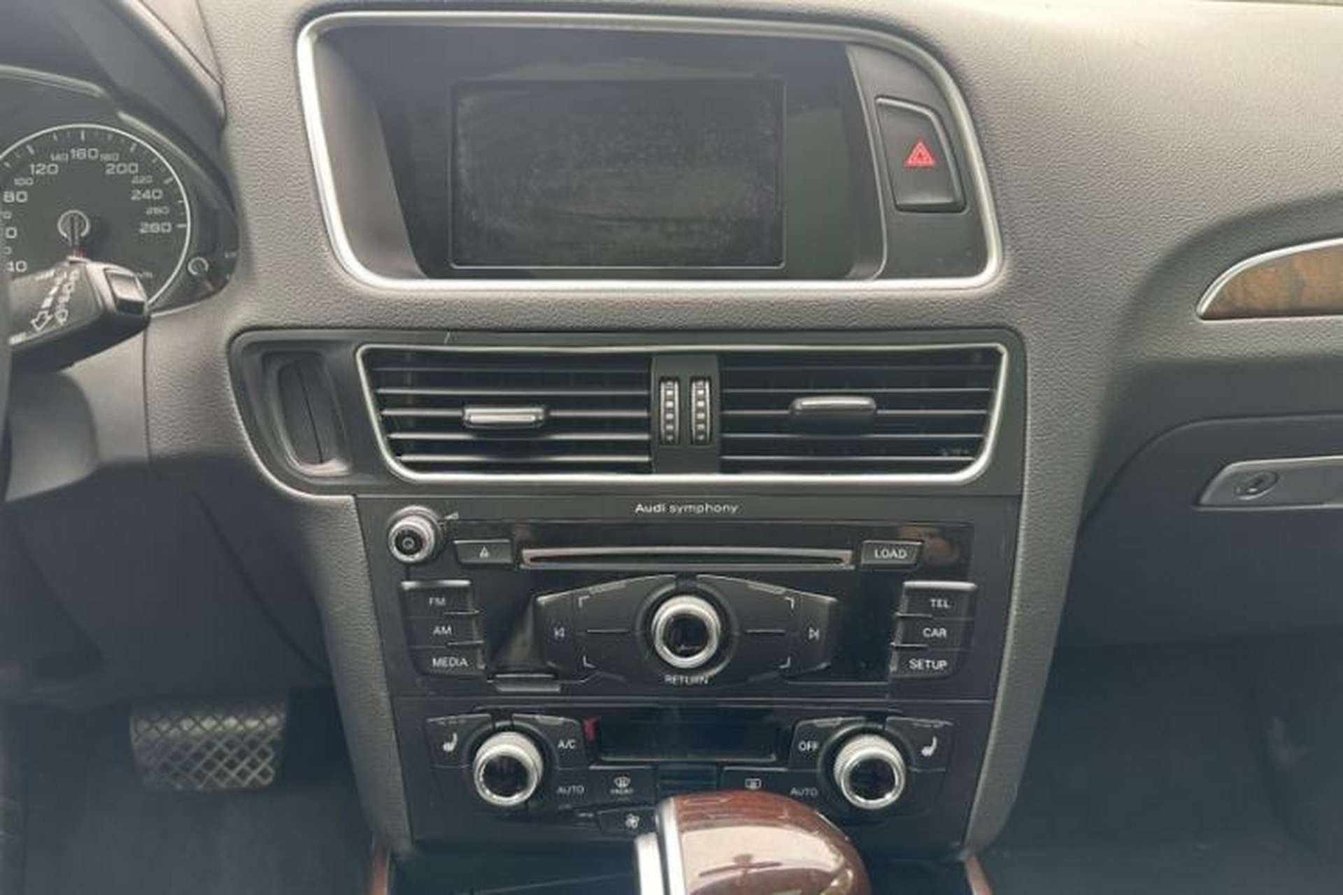 Used Audi Q5 2018 Collector's Edition 40 TFSI Technology Model Audio And AC Panel