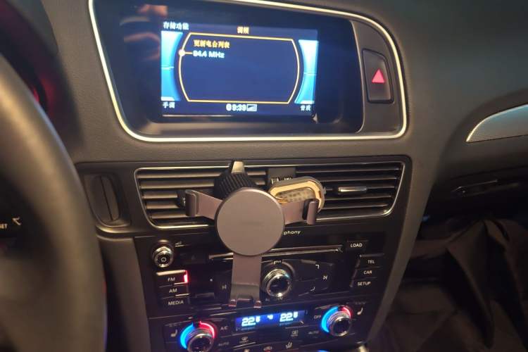 Used Audi Q5 2018 Collector's Edition 40 TFSI Technology Model Audio And AC Panel