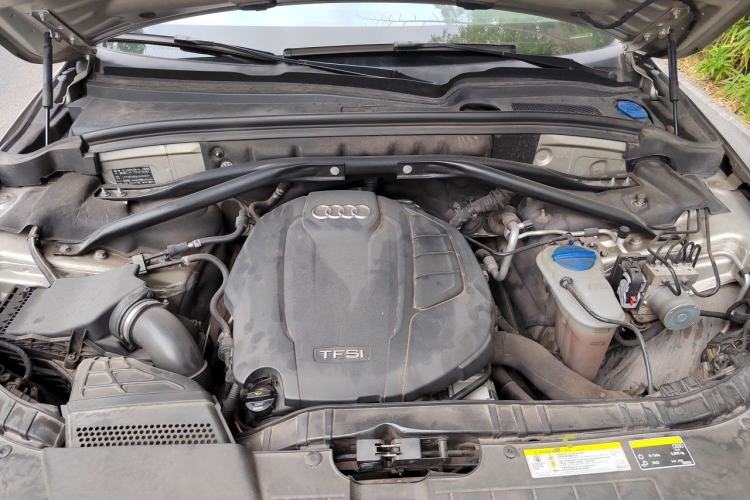Used Audi Q5 2018 Collector's Edition 40 TFSI Technology Model Engine Bay
